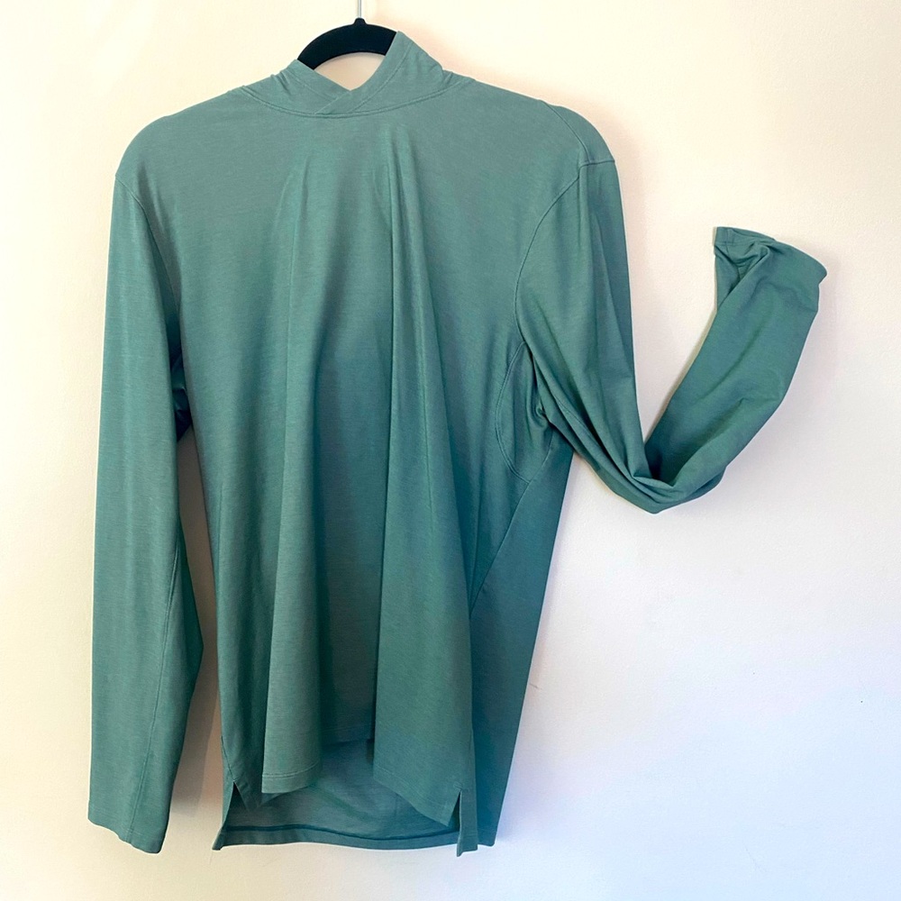 men’s medium lululemon hooded long sleeve